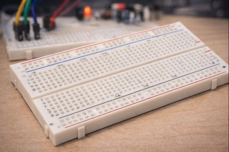 Breadboard (Devre Tahtası) Nedir?